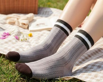 Chaussettes de dessin animé mignonnes pour femmes, chaussettes mi-mollet fantaisie amusantes, cadeau parfait pour la Saint-Valentin et mode printanière