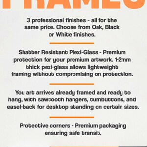 Op de afbeelding: Afbeelding toont het woord "FRAMES" in oranje blokletters. Tekst hieronder beschrijft drie professionele afwerkingen: Eik, Zwart of Wit. Onbreekbaar plexiglas wordt gebruikt voor premium kunstwerkbescherming. Frames zijn klaar om op te hangen.