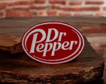 Dr Pepper opstrijkbare borduurpatch
