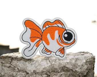 Opstrijkbare borduurpatch goudvis