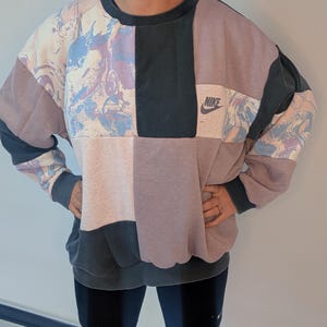 Sudadera de patchwork lila de Thrifted Materials