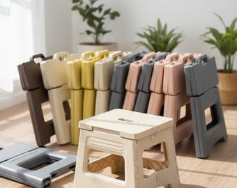 Banquinho dobrável e compacto de plástico, banquinho portátil para espaços pequenos.