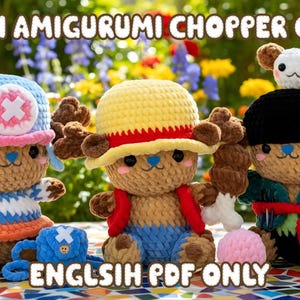 Peut inclure: Trois figurines amigurumi au crochet de Tony Tony Chopper de One Piece, chacune portant un chapeau différent. Le texte "PATTERN AMIGURUMI CHOPPER COSPLAY" et "ENGLSIH PDF ONLY" sont affichés. Les figurines sont marron, bleu, jaune et noir.