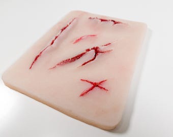 Manichino per l'addestramento alle suture chirurgiche