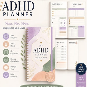 Peut inclure: Un agenda ADHD à reliure spirale avec une couverture aquarelle présentant des formes abstraites violettes, vertes et pêche. Le texte de couverture indique MY ADHD PLANNER FOCUS PLAN THRIVE. Les pages intérieures montrent des mises en page de planification quotidienne et hebdomadaire, des suivis d'habitudes et des sections de notes avec des colonnes et des cases à cocher.