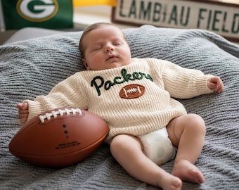 Gepersonaliseerde babyvoetbaltrui met teamnaam, handgebreide sporttrui, outfit voor peuterspeeldag, cadeau voetbalfan