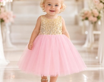 Vestido de niña de las flores con corpiño de lentejuelas doradas y falda de tul rosa para bodas, fiestas de cumpleaños y sesiones de fotos de bebés.