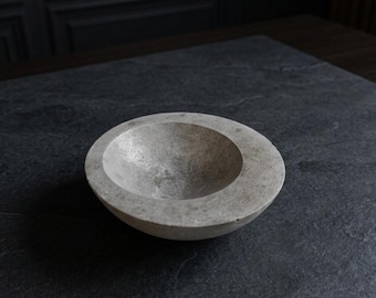 Betonnen kom "Eclipse" – Asymmetrisch organisch ontwerp