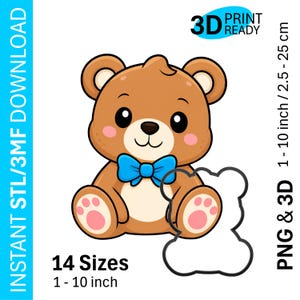 Può includere: Illustrazione di un orsacchiotto marrone con fiocco blu e dettagli rosa. L'immagine include una grafica pronta per la stampa 3D e testo che indica 14 taglie disponibili, da 2,5 a 25 cm. È presente anche un contorno nero dell'orso.