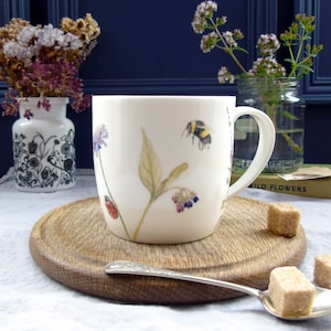 Wildblumen Becher - Bienenbecher - Bone China Becher - Blumenbecher - Wildblumen Becher - Geschenk für Bienen-Liebhaber -Geschenk für Gärtner - Teebecher