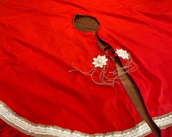 Reversible Burlap/Christmas Red 51-inch Christmas Tree Skirt with Ruffle and Tie Embellishments