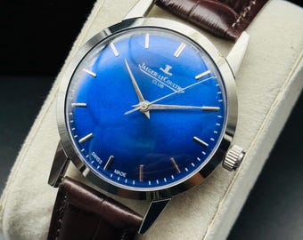 Relógio Jaeger-LeCoultre Club vintage: fabricado na Suíça, corda manual, mostrador azul clássico.