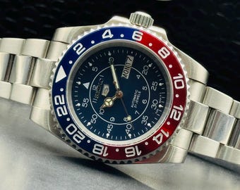 Vintage Seiko 5 Sports Automatic Men's Wrist Watch Day Date Blue Dial, Glow in Dark