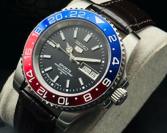 Vintage Seiko 5 Automatic Men's Wrist Watch: Sunburst Black Dial, Water Resistant Pepsi Bezel