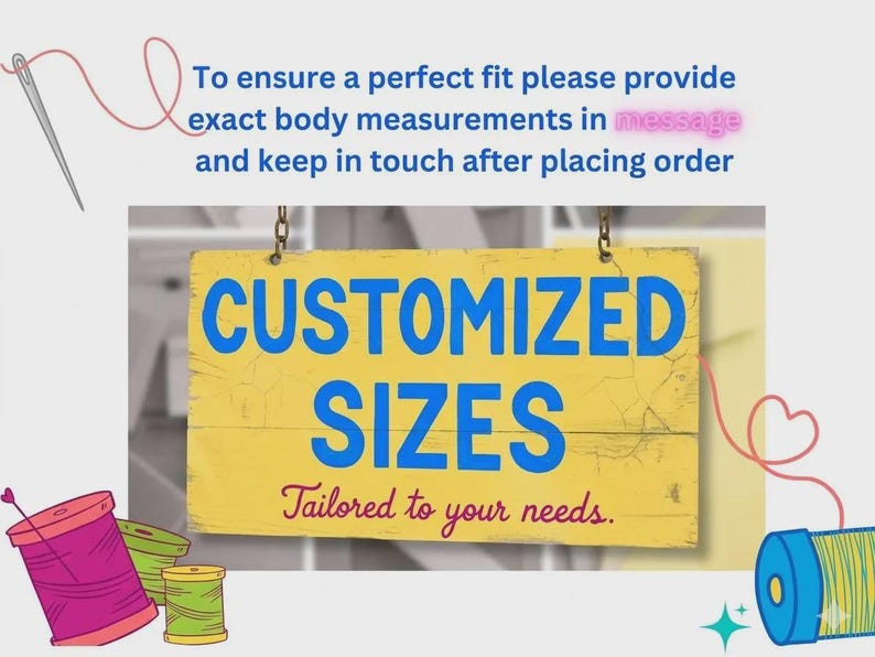 Puede incluir: Un letrero de madera amarillo con las palabras "CUSTOMIZED SIZES" en azul y "Tailored to your needs" en rojo. La imagen incluye carretes de hilo y el texto "Para asegurar un ajuste perfecto, por favor proporcione las medidas exactas del cuerpo en el mensaje y mant&eacute;ngase en contacto despu&eacute;s de realizar el pedido."