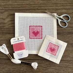 Mini tela a punto croce con cuore rosa / Motivo a punto croce per San Valentino / 13 maglie / 18 maglie / Punto croce moderno / Piccolo disegno a cuore