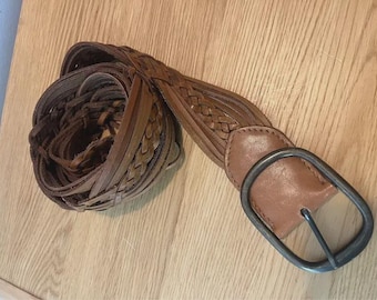 Cinturón vintage Next de cuero marrón tejido, talla grande, estilo boho.