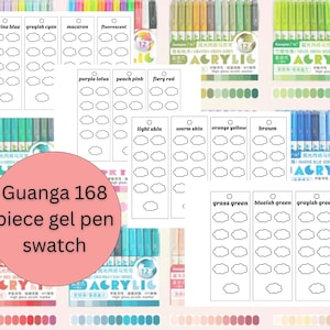 Puede incluir: Una colección de bolígrafos de gel Guanga de 168 piezas con muestras de color. Los bolígrafos están dispuestos en filas, cada fila muestra una familia de colores diferente. Las muestras de color están etiquetadas con nombres de colores como "azul marino" y "rojo fuego".