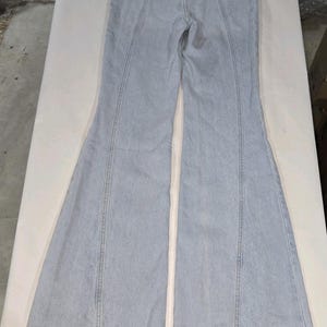 Jeansy damskie Free People 25 niebieskie, rozkloszowane, swobodne, rozciągliwe zdjęcie 2