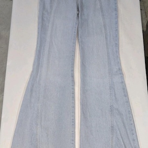Jeansy damskie Free People 25 niebieskie, rozkloszowane, swobodne, rozciągliwe zdjęcie 1