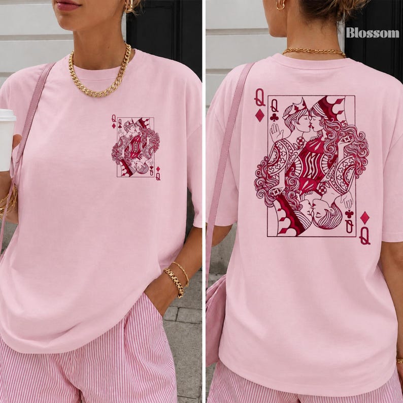 Lesbisk Pride Vintage-T-shirt Queer Estetiska Kläder Sapphic WLW T-shirt Subtil Lesbisk Pride-Gåva Retro Tarotstil Grafisk T-shirt Två Drottningar Blossom