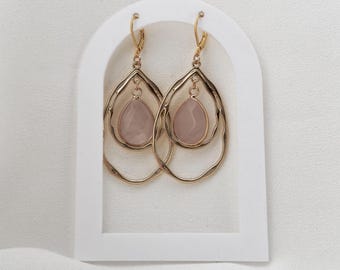 Pendientes de cuarzo rosa dorado con forma de lágrima | Pendientes estilo boho | Joyería hecha a mano | Regalo para ella | Pendientes delicados de piedras preciosas
