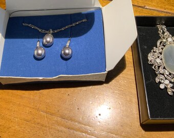 Avon pearlesque pendant necklace gift set/ large Avon rhinestone pendant