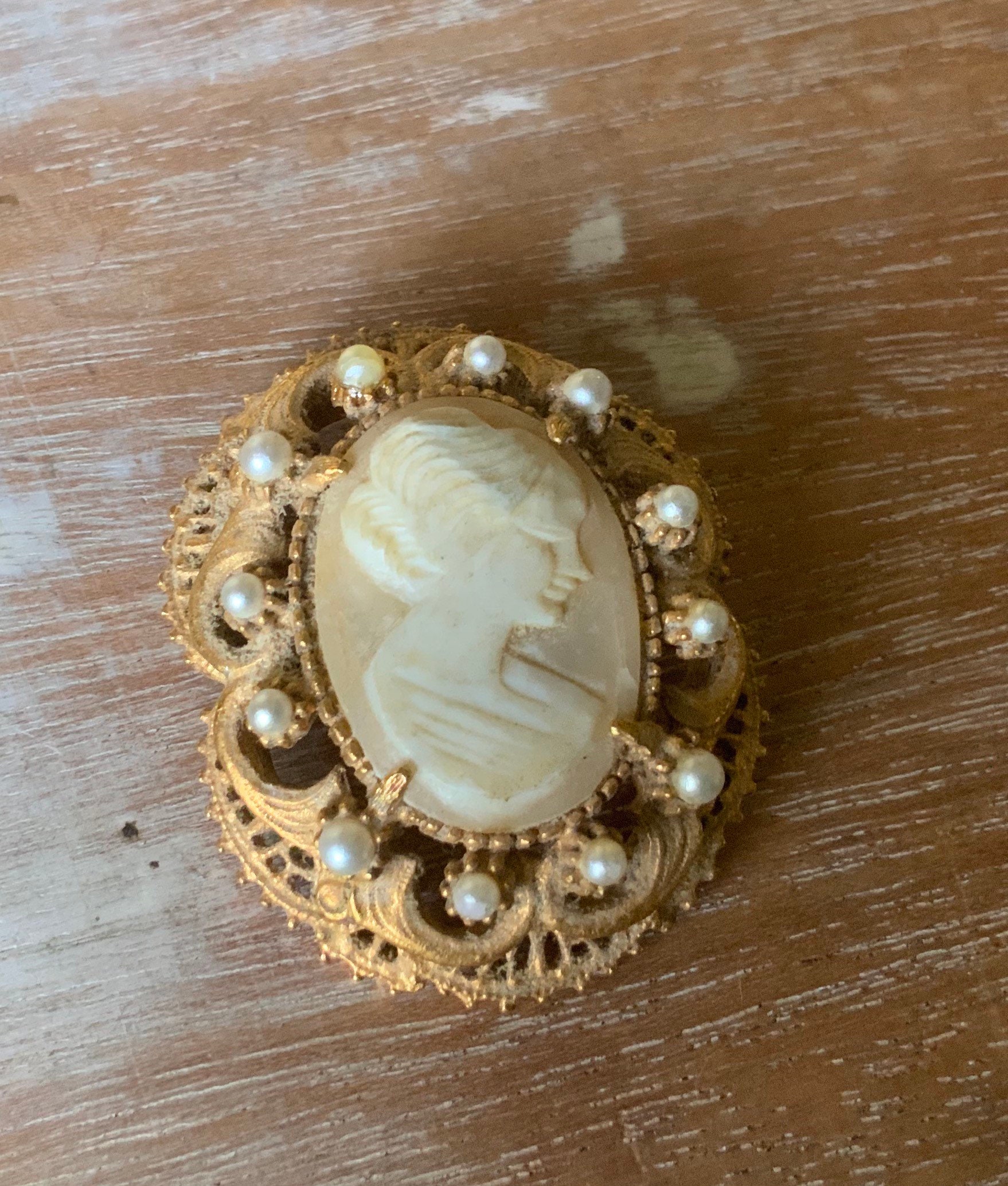 Florenza antique gold baroque style brooch and pendant