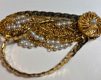 Vintage gold tone and pearl 11 strand bracelet