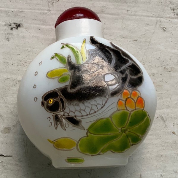 Hand painted Asian snuff bottle