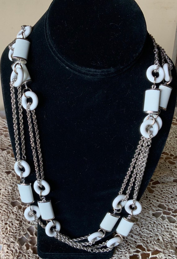 Long Hobe chain necklace with white accents