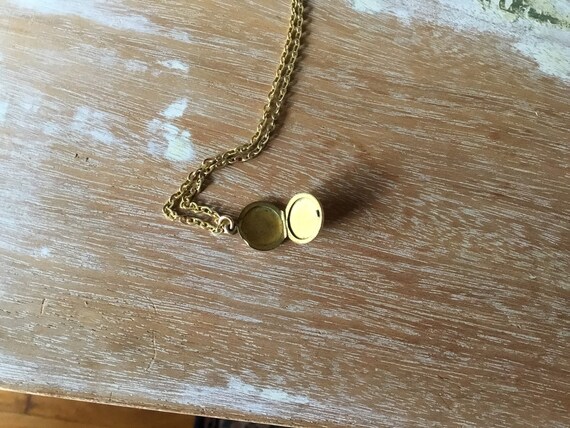 Victorian gold filled locket and chain - image 3