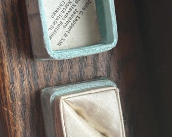 Vintage velvet ring display box/advertisement