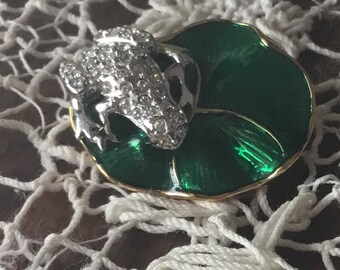 Beautiful rhinestone frog on enamel lilly pad