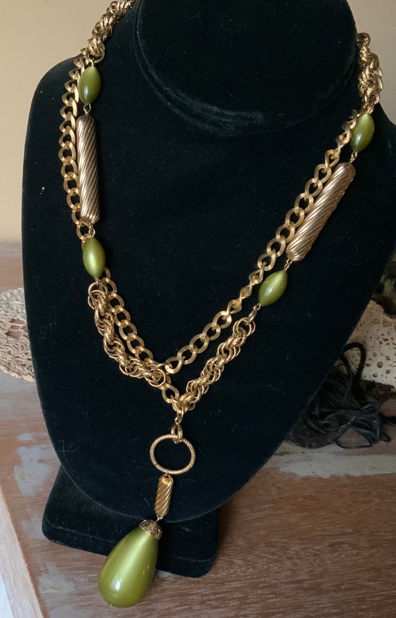 1970’s gold tone necklace with iridescent green b… - image 5