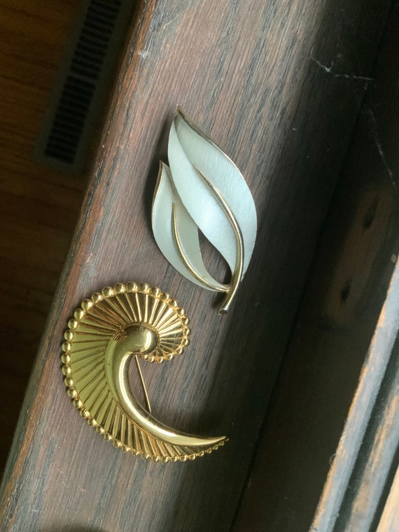 Vintage Sarah Coventry and Monet brooch