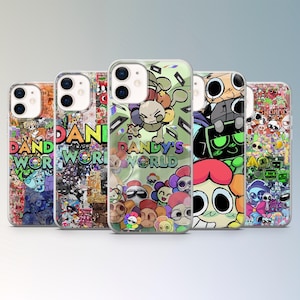 Może przedstawiać: Kolekcja pięciu przezroczystych etui na telefony z kolorowymi wzorami z kreskówek. Każde etui ma unikalną grafikę, w tym tekst "Dandy's World" i różne postacie. Etui są przeznaczone do smartfona.