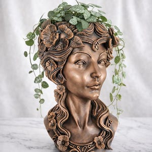 Vaso a forma di busto di dea in bronzo – Elegante statua femminile, vassoio portaoggetti