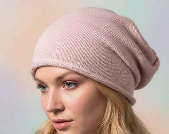 Gorro de punto holgado Ash: patrón minimalista con borde enrollado