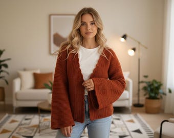 Schema per cardigan all'uncinetto con bordo smerlato Maria - Cardigan fatto a mano con maniche a campana