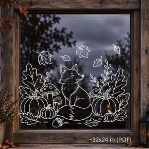 Könnte beinhalten: Ein weißer Linienkunst-Fensteraufkleber mit einem Fuchs, der zwischen Kürbissen, Pilzen, Eicheln und fallenden Herbstblättern sitzt. Das Design enthält den Text Print for glass und die Maße ~32x24 in (PDF) am unteren Bildrand.