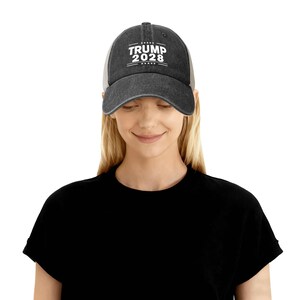 Gorra retro de malla vaquera de Trump 2028, gorra de béisbol de Donald Trump 2028, regalo patriótico del Partido Republicano, gorra para el sol de las elecciones estadounidenses de 2028, gorra vintage imagen 3