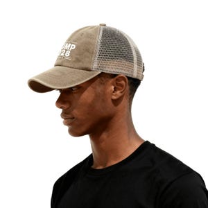 Gorra retro de malla vaquera de Trump 2028, gorra de béisbol de Donald Trump 2028, regalo patriótico del Partido Republicano, gorra para el sol de las elecciones estadounidenses de 2028, gorra vintage imagen 19