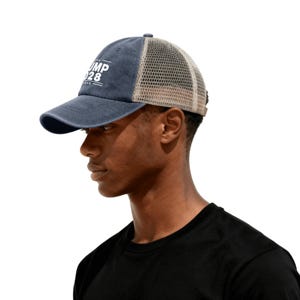 Gorra retro de malla vaquera de Trump 2028, gorra de béisbol de Donald Trump 2028, regalo patriótico del Partido Republicano, gorra para el sol de las elecciones estadounidenses de 2028, gorra vintage imagen 9