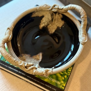 Splendida ciotola in ceramica Terrafirma con smalto marrone scuro