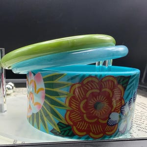 Vintage Avon Wide Acrylic Tropical Summer Floral Bangle Bracelet