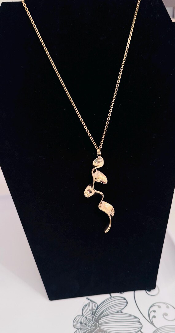 Gold Tone Fashion Ripple Effect Necklace and Earring Set View 4