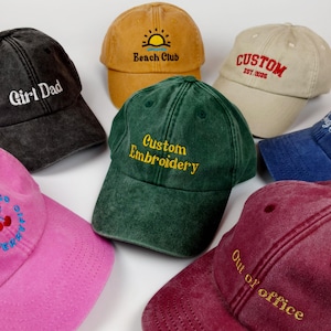 Cappellino unisex personalizzato ricamato con testo, regalo per il testimone di nozze, cappellini da baseball personalizzati ricamati a mano, regalo per lei, regali per feste aziendali
