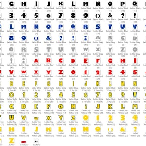 K&ouml;nnte beinhalten: Eine umfassende Tabelle, die das Alphabet, Zahlen und Symbole in verschiedenen Farben zeigt. Buchstaben und Zahlen werden in Schwarz, Blau, Grau, Rot und Gelb dargestellt. Die Tabelle enth&auml;lt den Text "Letter Style" und "2 Tray".