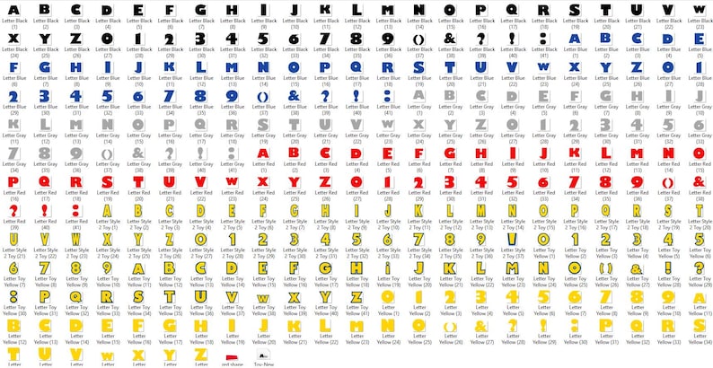 K&ouml;nnte beinhalten: Eine umfassende Tabelle, die das Alphabet, Zahlen und Symbole in verschiedenen Farben zeigt. Buchstaben und Zahlen werden in Schwarz, Blau, Grau, Rot und Gelb dargestellt. Die Tabelle enth&auml;lt den Text "Letter Style" und "2 Tray".